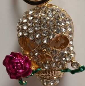 COPY - GOLDTONE SKULL AND ROSE KEYCHAIN